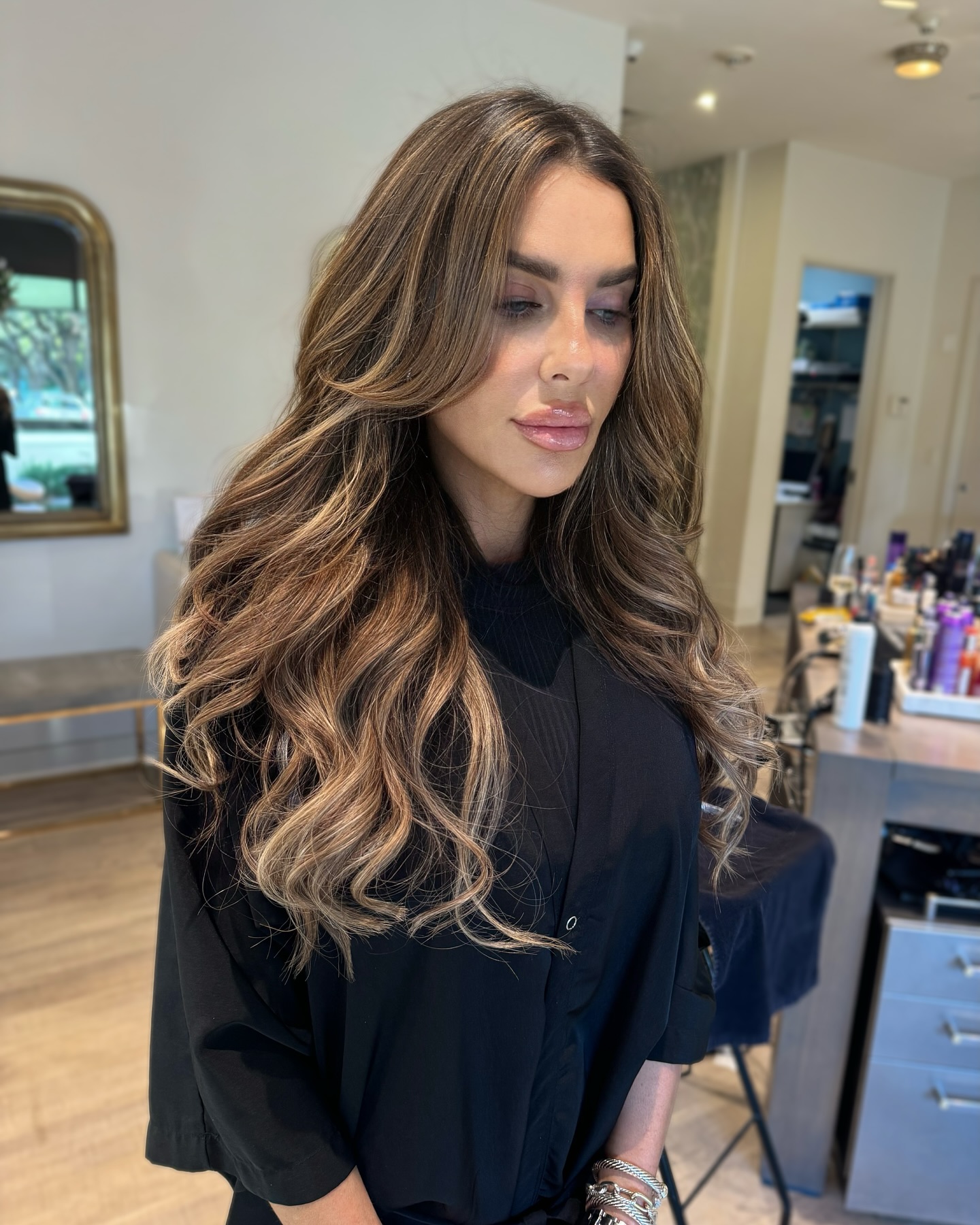 Elevate your hair with stunning highlights and seamless hand-tied extensions done by @nickmerolahair.  Perfect for adding  dimension to your style, these highlights complement any season, while the extensions offer luxurious length and volume. ✨
📞214.219.3600 to schedule a consultation with Nick to find the perfect extension method for you. 
.
.
.
#handtiedextensions #hairextensions #extensionspecialists #bellamihairpro #bellamiextensions